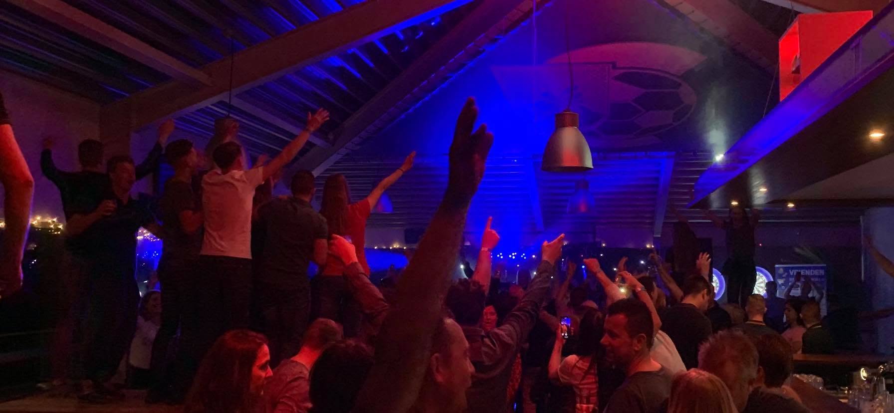 Feestavond van de Vriendenclub in de kantine van S.V. Capelle